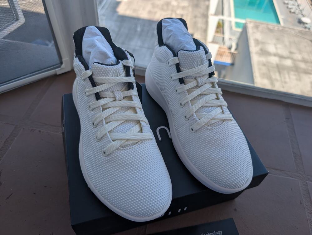 Healthcare Worker sneakers Üni Perform Whiteout Mid New With box M7.5/ W9